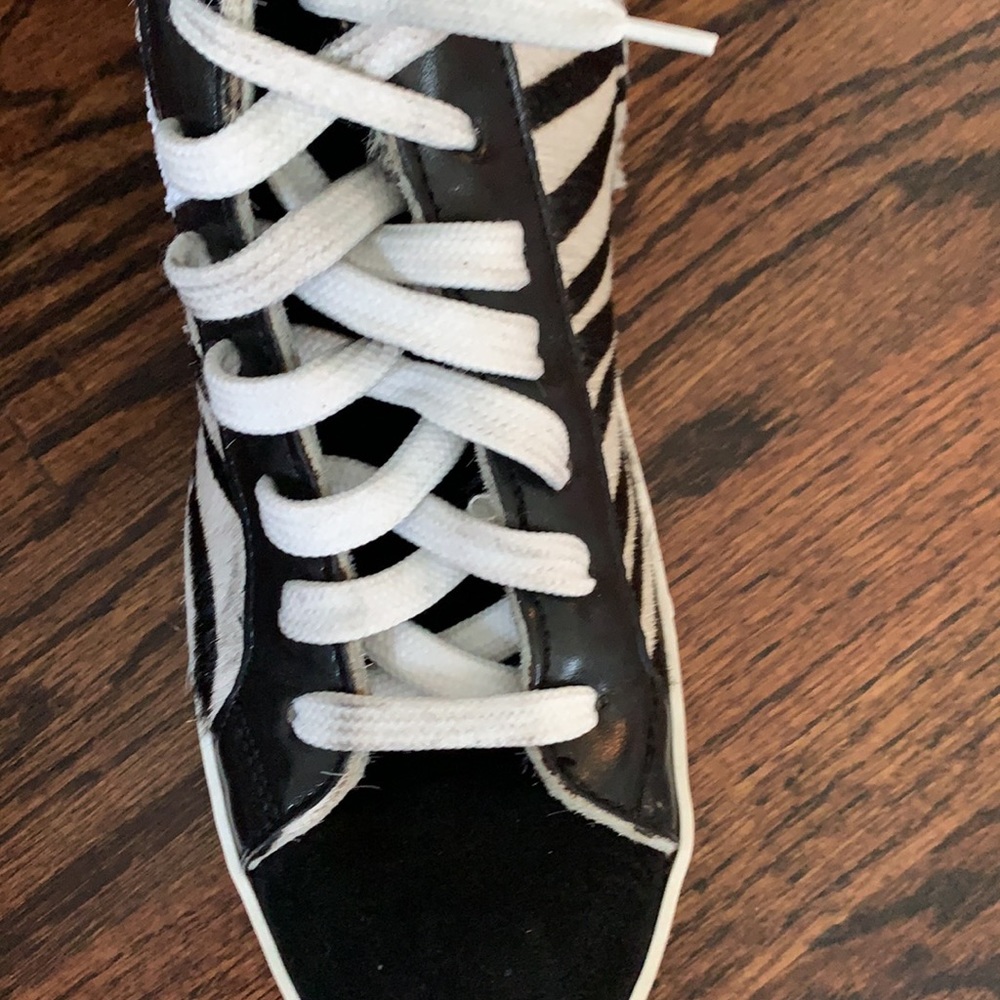 Sneakers - Picture 3 of 3